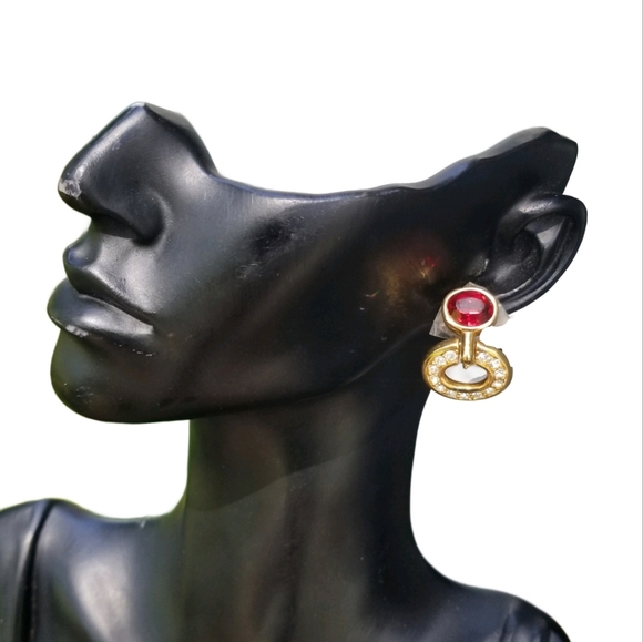 SWAROVSKI VINTAGE GOLDTONE & MAGENTA CRYSTAL DOORKNOCKER CLIP ON EARRINGS - Picture 3 of 6